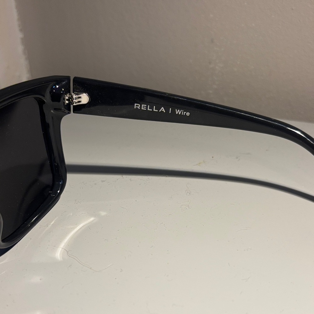 Neven Black Sunglasses - Picture 4 of 6
